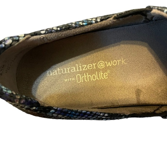 Women’s NATURALIZER @ Work Ortholite Blue Reptile Snake Clogs Slip On Work Shoes - Picture 7 of 8